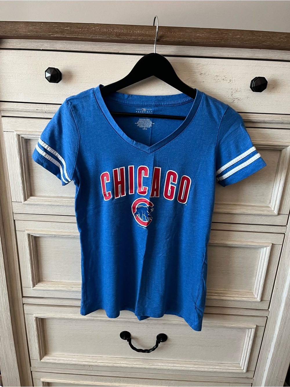 5th & Ocean Royal Blue Chicago V-Neck Tee with Red Lettering